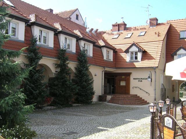 Hotel Zajazd Kultury, Dawniej Pocztowy Zielona Góra Extérieur photo