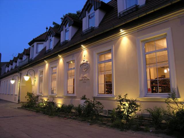 Hotel Zajazd Kultury, Dawniej Pocztowy Zielona Góra Extérieur photo