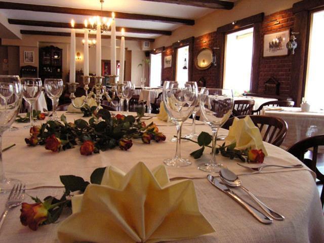 Hotel Zajazd Kultury, Dawniej Pocztowy Zielona Góra Extérieur photo