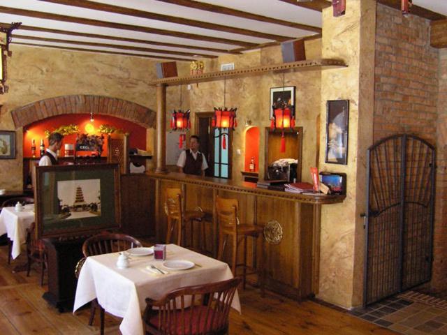 Hotel Zajazd Kultury, Dawniej Pocztowy Zielona Góra Extérieur photo