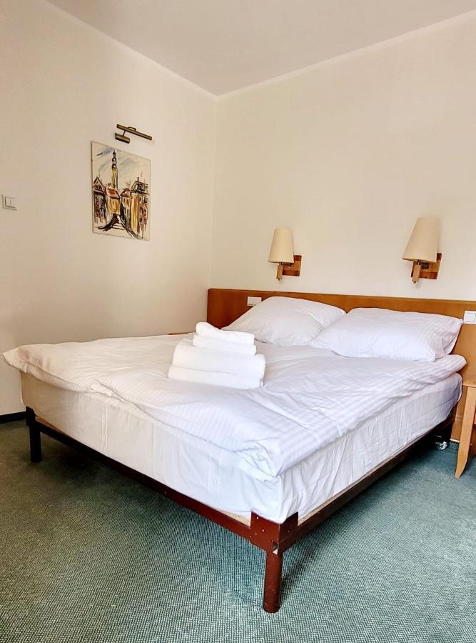 Hotel Zajazd Kultury, Dawniej Pocztowy Zielona Góra Extérieur photo
