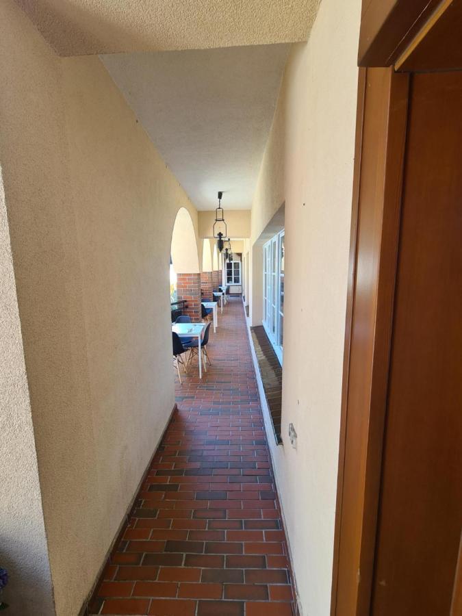 Hotel Zajazd Kultury, Dawniej Pocztowy Zielona Góra Extérieur photo