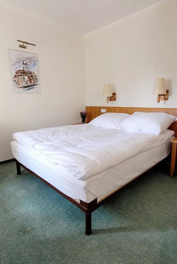 Hotel Zajazd Kultury, Dawniej Pocztowy Zielona Góra Extérieur photo