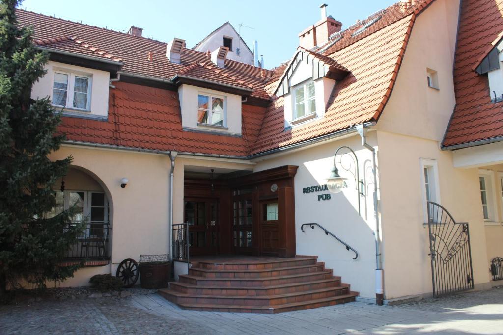 Hotel Zajazd Kultury, Dawniej Pocztowy Zielona Góra Extérieur photo