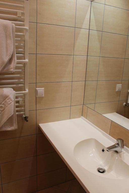 Hotel Zajazd Kultury, Dawniej Pocztowy Zielona Góra Extérieur photo