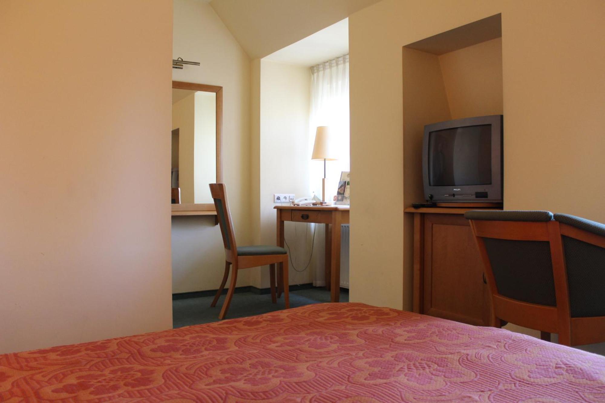 Hotel Zajazd Kultury, Dawniej Pocztowy Zielona Góra Extérieur photo