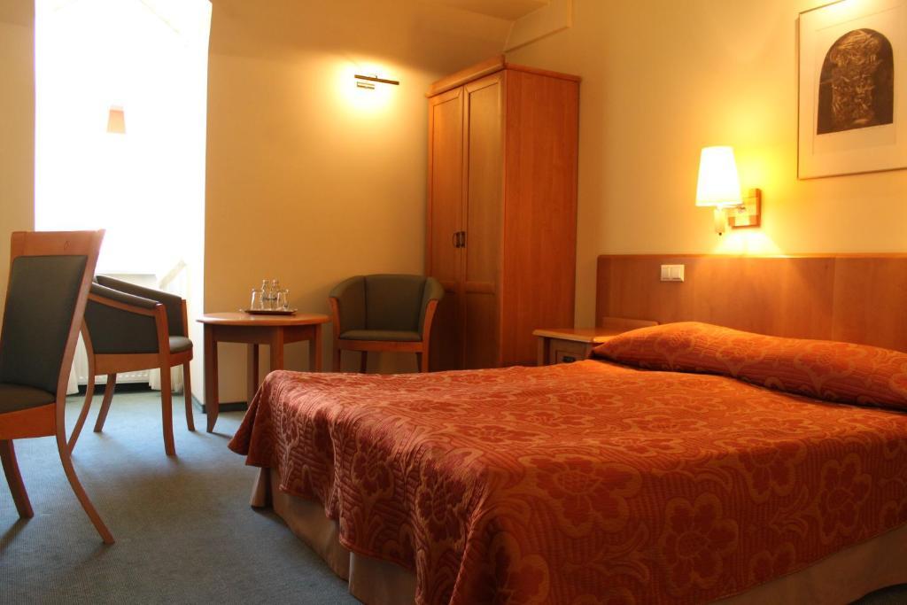 Hotel Zajazd Kultury, Dawniej Pocztowy Zielona Góra Extérieur photo