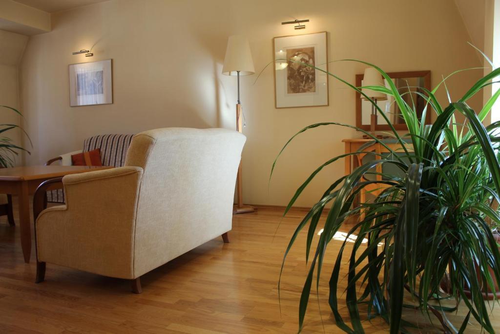 Hotel Zajazd Kultury, Dawniej Pocztowy Zielona Góra Extérieur photo
